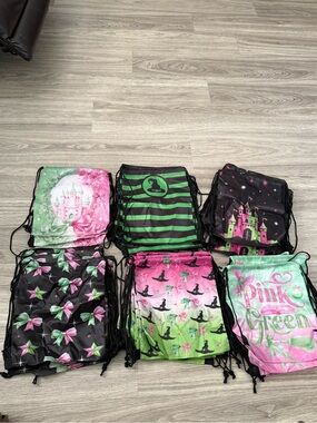 Amazon Essentials Pink and Green Kids Drawstring Backpacks - 6 Pack